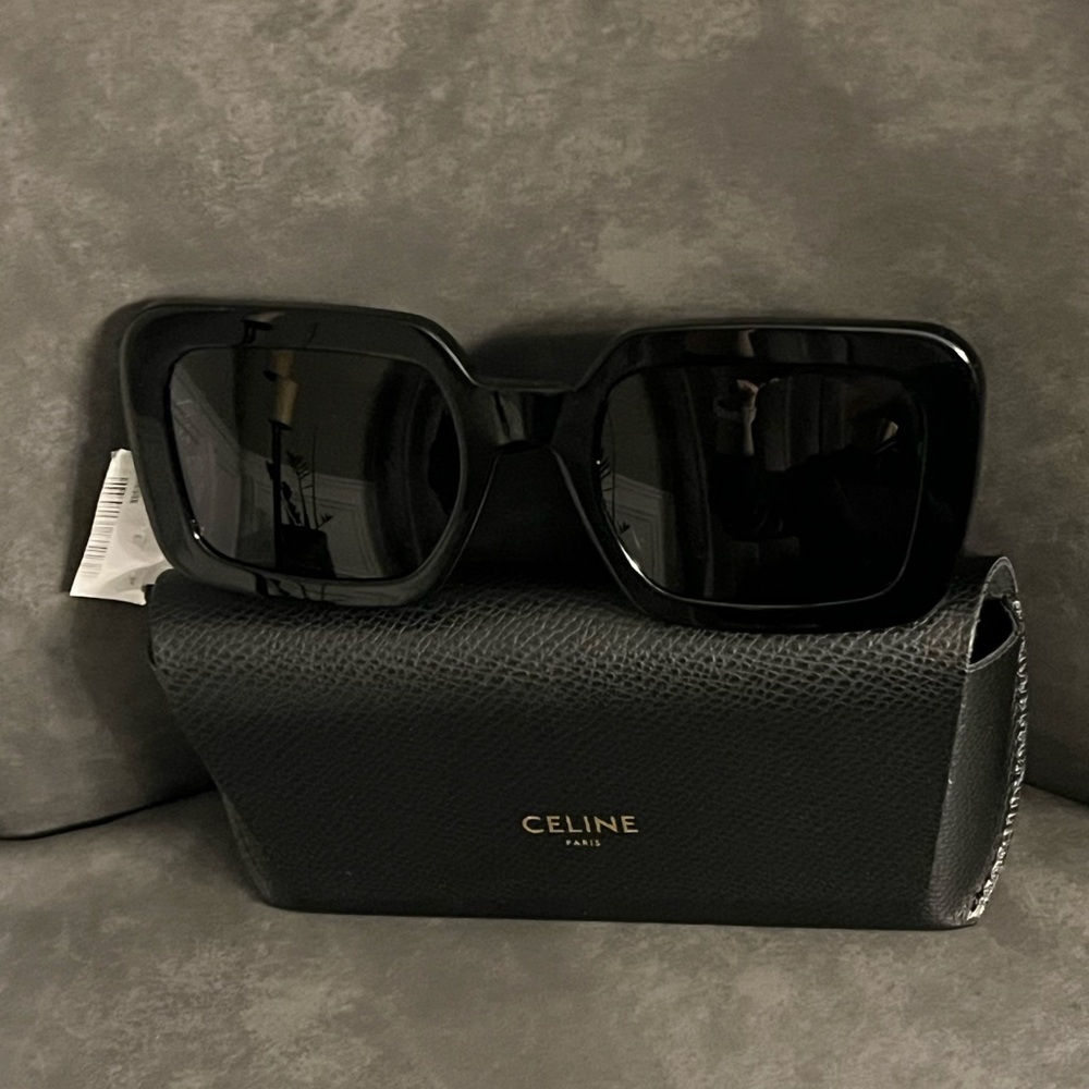 Celine Triomphe Sunglasses Black CL40304U-01A Gold Logo NWT - Picture 7 of 14